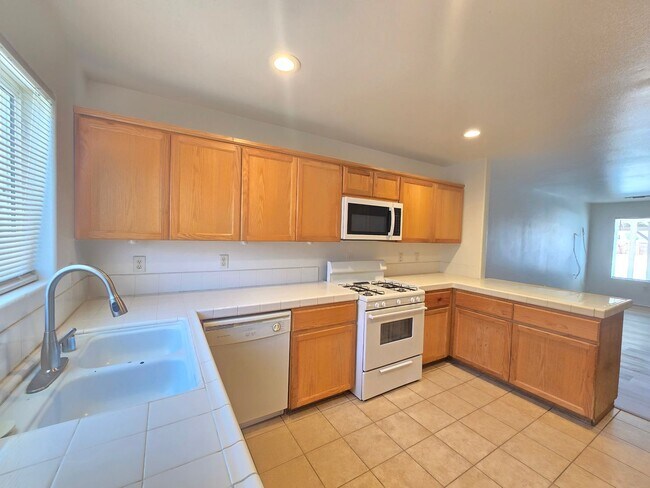 9300 Holly Ave in California City, CA - Building Photo - Building Photo