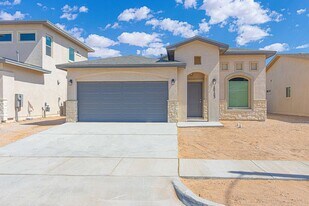 15153 Method in El Paso, TX - Building Photo