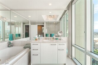 322 Karen Ave in Las Vegas, NV - Building Photo - Building Photo