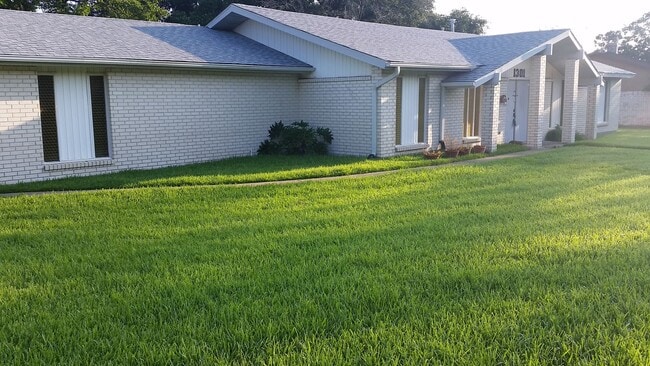 1301 Haines Dr in College Station, TX - Building Photo - Building Photo