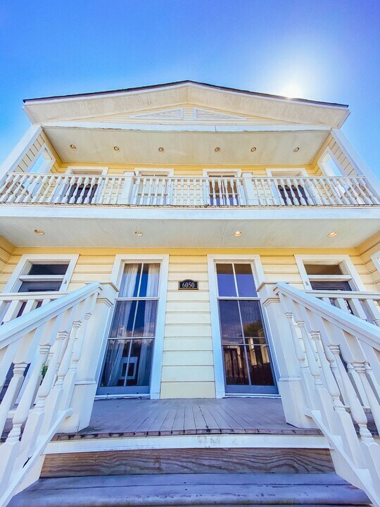 6050 Laurel St in New Orleans, LA - Building Photo
