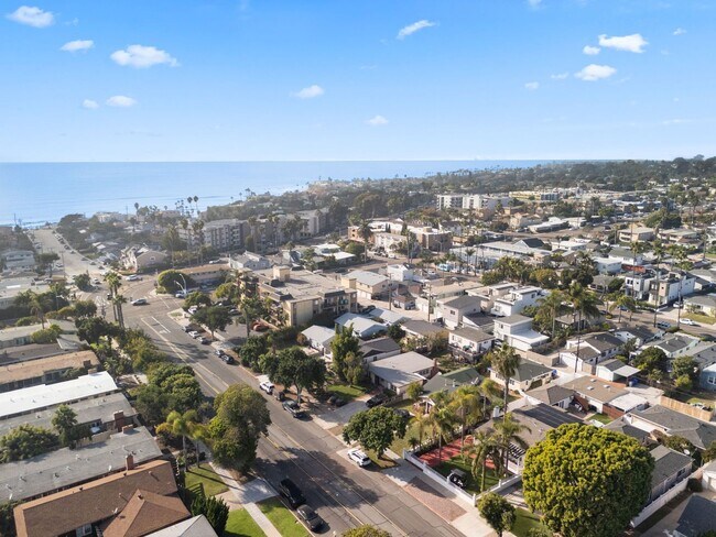 864 Loring St in San Diego, CA - Building Photo - Building Photo