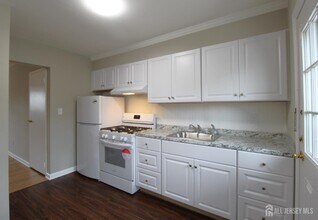 250 Penn Ave in Edison, NJ - Building Photo - Building Photo