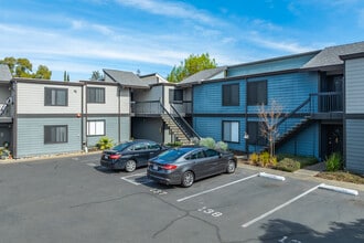 ReNew Fair Oaks in Carmichael, CA - Building Photo - Building Photo