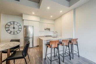 205 Blvd. Marcel-Laurin in St. Laurent, QC - Building Photo - Building Photo