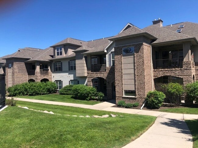 3053 W Drexel Ave in Franklin, WI - Building Photo - Building Photo