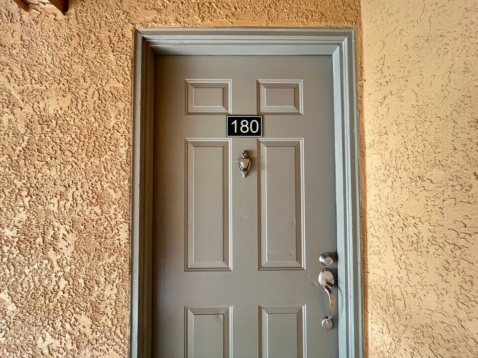 470 Bollinger Canyon Ln in San Ramon, CA - Building Photo