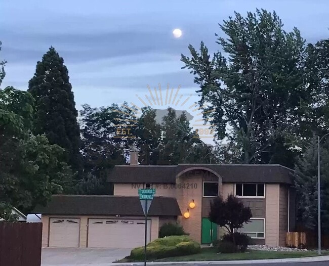 890 Singingwood Dr in Reno, NV - Building Photo - Building Photo