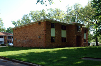 6653 Hill Ave in Toledo, OH - Building Photo - Building Photo