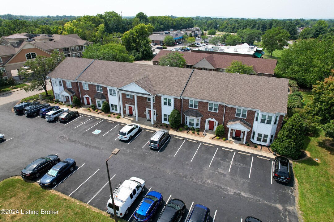 2821 S Hurstbourne Pkwy in Louisville, KY - Foto de edificio