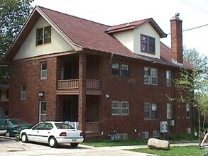 1901 University Ave, Unit Unit #2 in Madison, WI - Building Photo - Building Photo