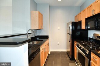 3883 Connecticut Ave NW in Washington, DC - Building Photo - Building Photo