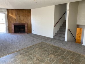 1540 Racquet Club Dr in Los Banos, CA - Building Photo - Building Photo