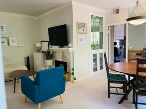 1375 Kelton Ave, Unit 203 in Los Angeles, CA - Building Photo - Building Photo