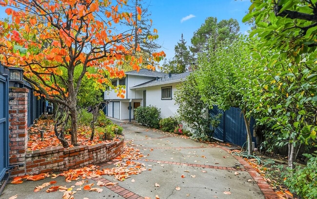 339 Vine St in Menlo Park, CA - Building Photo - Building Photo