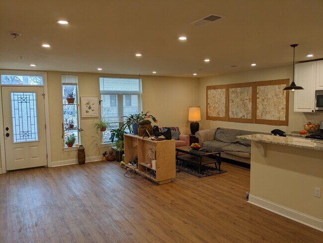 225 W Pastorius St, Unit 13 in Philadelphia, PA - Building Photo - Building Photo
