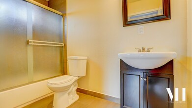 1227 W 37th Pl in Los Angeles, CA - Building Photo - Building Photo