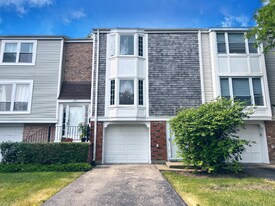 1949 Governors Ln in Hoffman Estates, IL - Building Photo