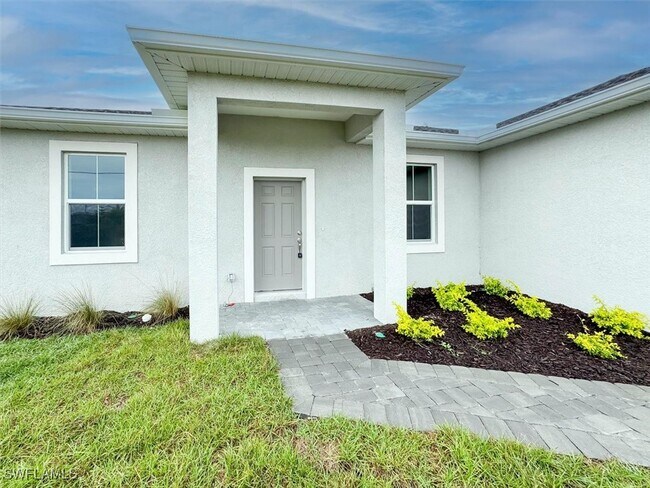 512 NW 25th Ave in Cape Coral, FL - Building Photo - Building Photo