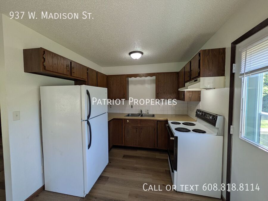937 W Madison St in Platteville, WI - Building Photo