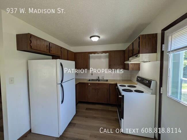 property at 937 W Madison St