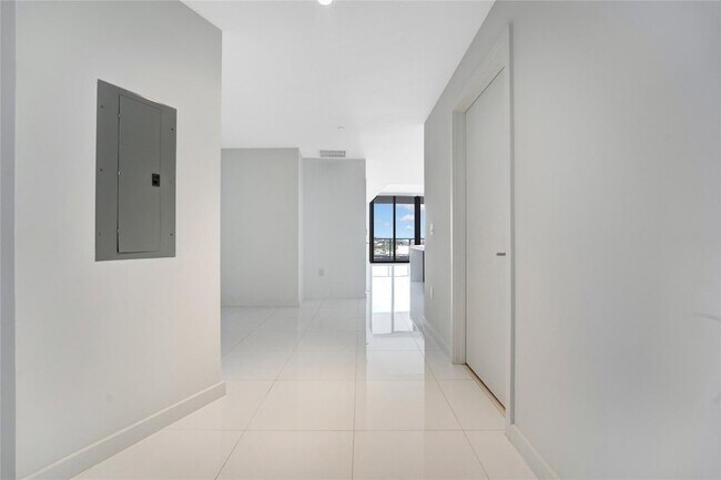 851 NE 1st Ave, Unit 3500 in Miami, FL - Building Photo - Building Photo