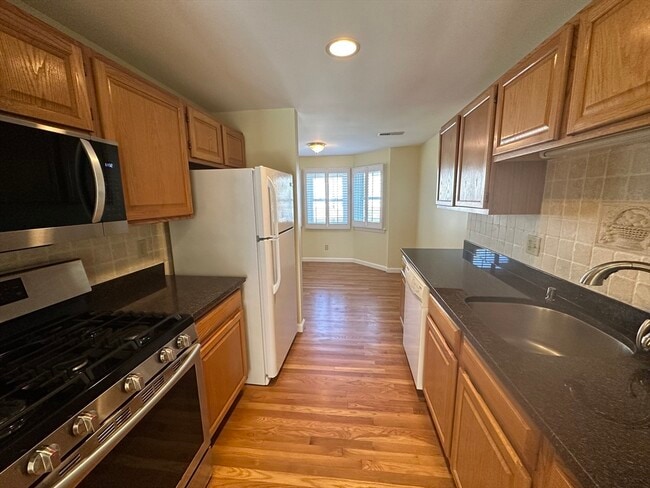 40 Tisdale Dr in Dover, MA - Building Photo - Building Photo