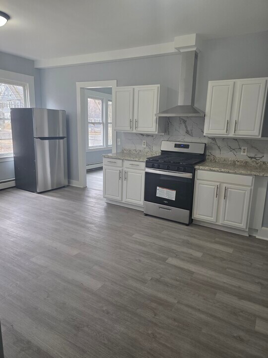 70 Bassett St, Unit 1F in New Haven, CT - Building Photo