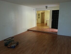 621 E Yorkshire Dr in Stockton, CA - Building Photo - Building Photo