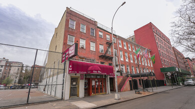 69-71 Macdougal St in New York, NY - Building Photo - Building Photo