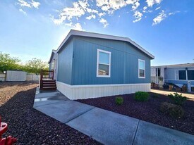 4650 E Carey Ave in Las Vegas, NV - Building Photo