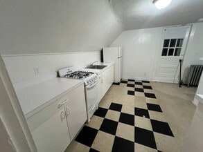 456 Salem St, Unit 4 in Medford, MA - Building Photo - Building Photo