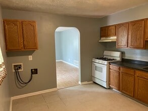 13100 Meadowlawn Dr in Louisville, KY - Building Photo - Building Photo