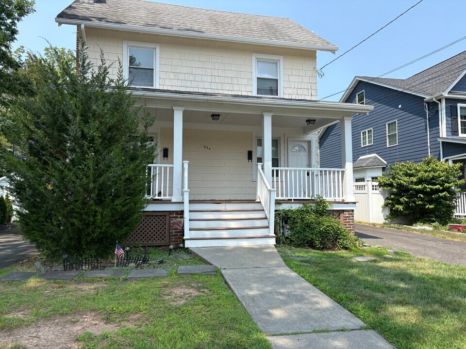 634 W Broad St, Unit Floor 2 in Westfield, NJ - Foto de edificio