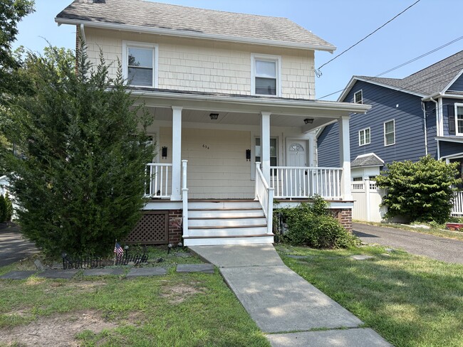 634 W Broad St, Unit Floor 2