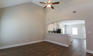 112 Waverly Dr in Bryan, TX - Foto de edificio - Building Photo