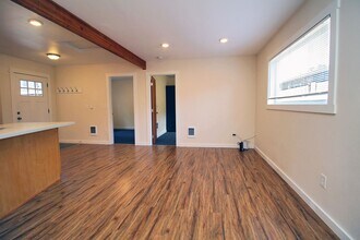 6214 SE 51st Ave in Portland, OR - Building Photo - Building Photo