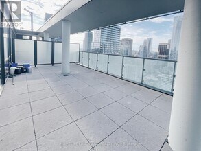 28 Wellesley St E in Toronto, ON - Building Photo - Building Photo