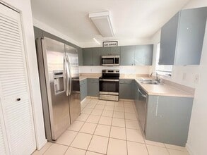 2645 Country Golf Dr in Wellington, FL - Building Photo - Building Photo