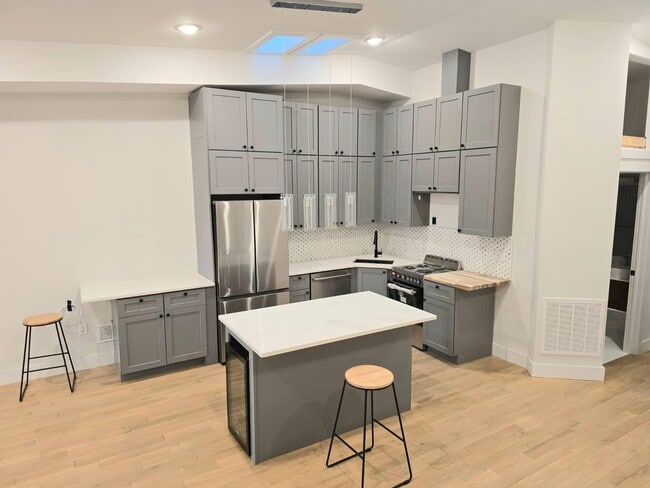 131 Hopkins Ave in Jersey City, NJ - Building Photo - Building Photo