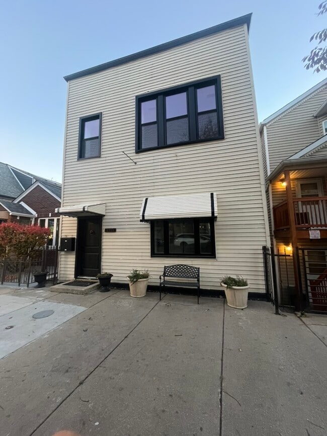 1751 W 21st Pl, Unit 1