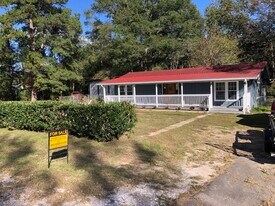 6135 Red Bluff Rd in Loris, SC - Building Photo