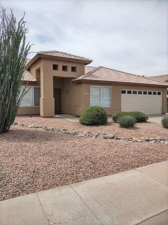 8425 W Paradise Dr in Peoria, AZ - Building Photo