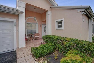 6100 SW 114th Ave in Miami, FL - Building Photo - Building Photo