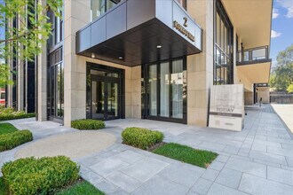 2 Forest Hill Rd in Toronto, ON - Building Photo - Building Photo