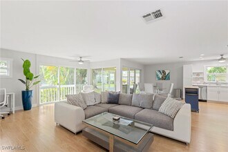 200 Georgetown Blvd in Naples, FL - Building Photo - Building Photo