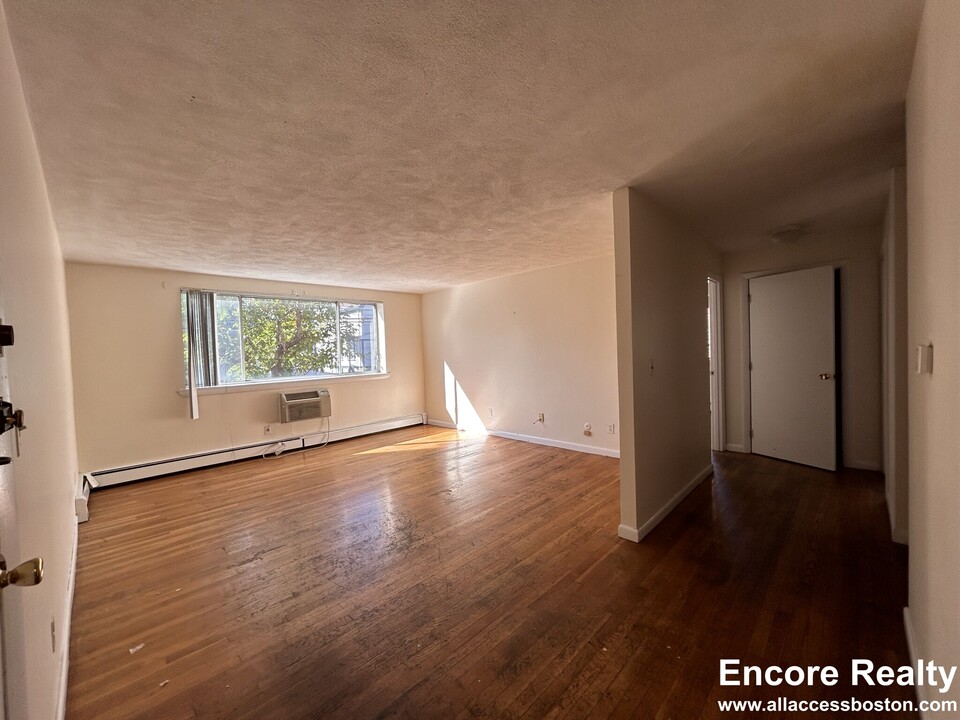 87 Gardner St, Unit 10 in Boston, MA - Building Photo