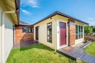 3103 Samoa Pl in Costa Mesa, CA - Building Photo - Building Photo