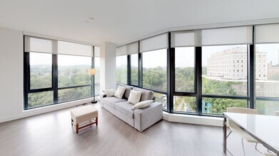 80 Fenwood Rd, Unit 813 in Boston, MA - Building Photo - Building Photo