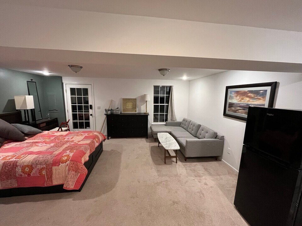 6572 Kelsey Point Cir in Alexandria, VA - Building Photo